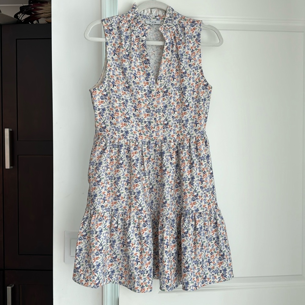 Fate dress size small tired with side zipper
